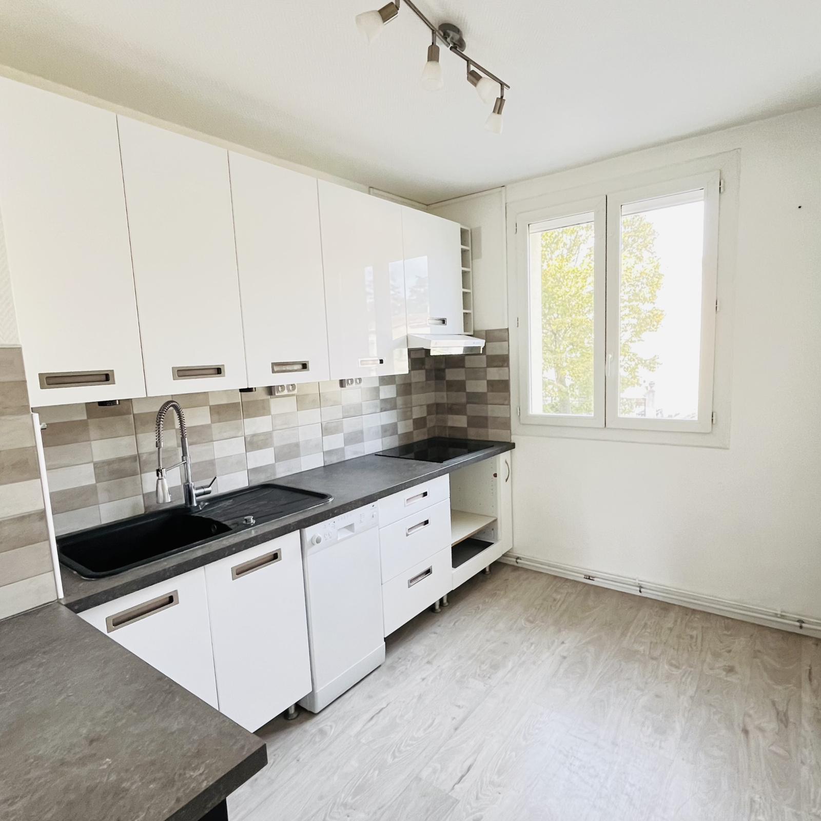 Appartement 3 pièces 60 m² · à Saint-Paul-Trois-Châteaux · 60,2 m² · 129 000 €